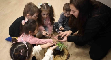 Minikler hem eğleniyor hem öğreniyor
