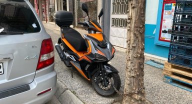 Motoru çalınmasın diye ağaca bağladı