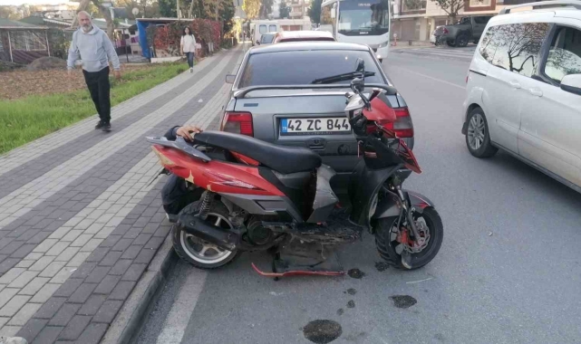Motosiklet ile otomobil kavşakta çarpıştı, otomobil sürücüsü 2,44 promil alkollü çıktı