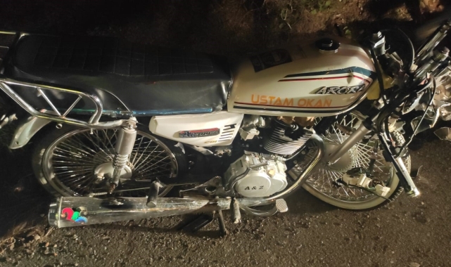 Motosiklet kamyonete çarptı: 1 ağır yaralı