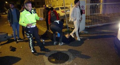 Motosikletin çarptığı sürücü ambulansa kaldırılırken polislere dua etti