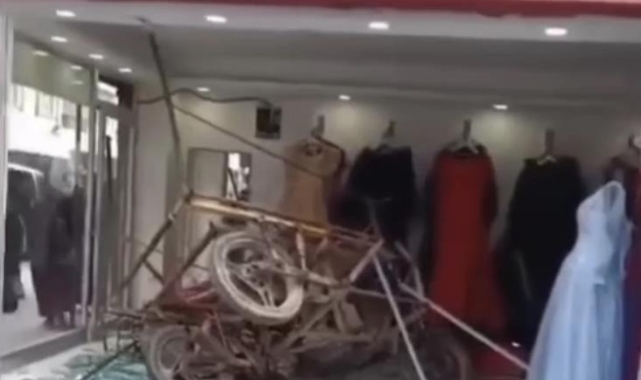 Motosikletiyle gelinlik dükkanına daldı