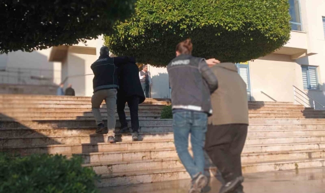 Muğla'da yapılan operasyonlar sonucu yakalanan iki zehir taciri tutuklandı
