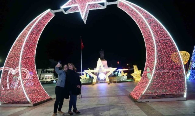 Muğla'da yeni yıl süslemelerine vatandaşlardan yoğun ilgi