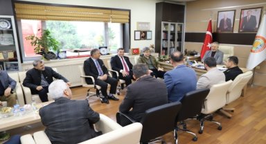 Muhtarlar 19 Mayıs Belediye Başkanı Osman Topaloğlu'nu ziyaret etti