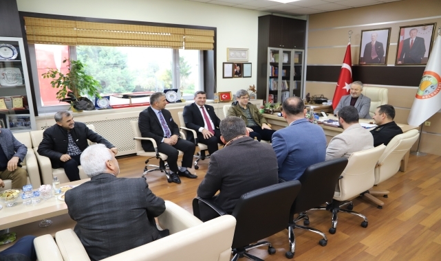Muhtarlar 19 Mayıs Belediye Başkanı Osman Topaloğlu'nu ziyaret etti