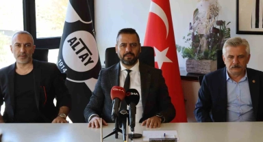 Murat Pervane: "Altay, 110 yıllık ulu bir çınardır, yalnız bırakılmaması gerekir"