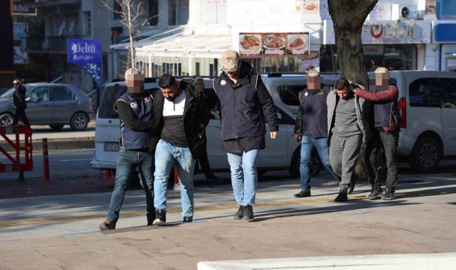 Ölüm emri veren DEAŞ'lılar sınır dışı edildi