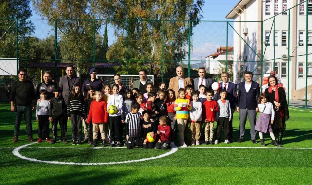 Ortaca'da halı sahalar açılıyor