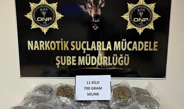 Osmaniye'de canlı tavuk taşıyan araçta 11 kilo 700 gram uyuşturucu ele geçirildi