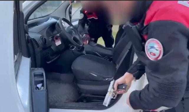 Osmaniye'de durdurulan otomobilde ruhsatsız silah ele geçirildi
