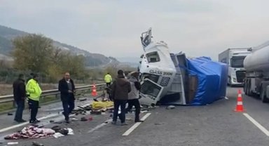 Osmaniye'de kamyon tıra arkadan çarptı: 1 ölü