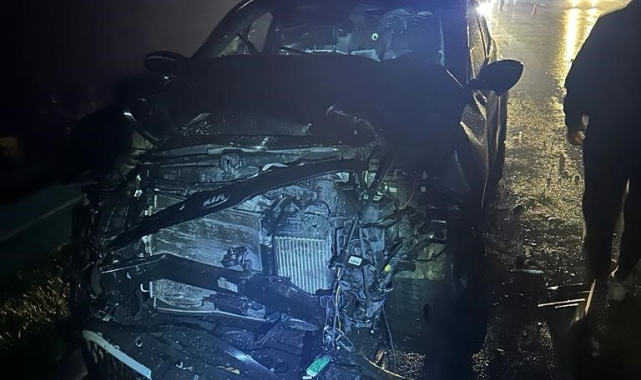 Otobanda çarpışan otomobiller alev aldı 3'ü çocuk 7 kişi yaralandı