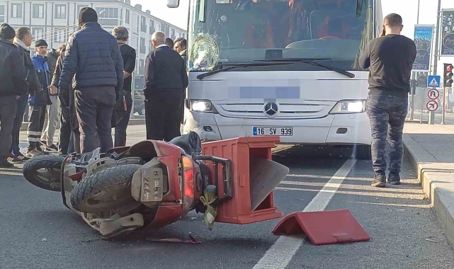 Otobüsle motosiklet çarpıştı 1 yaralı