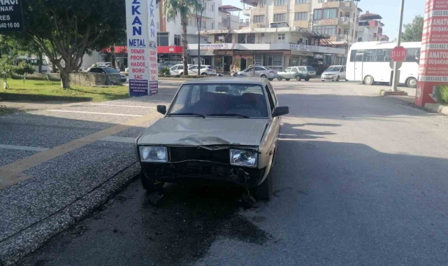 Otomobil motosiklete çarptı: 1 yaralı