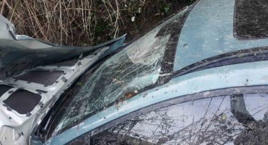 Otomobil takla attı, ilçe Milli Eğitim Müdürü ve Nüfus Müdürlüğü şefi yaralandı