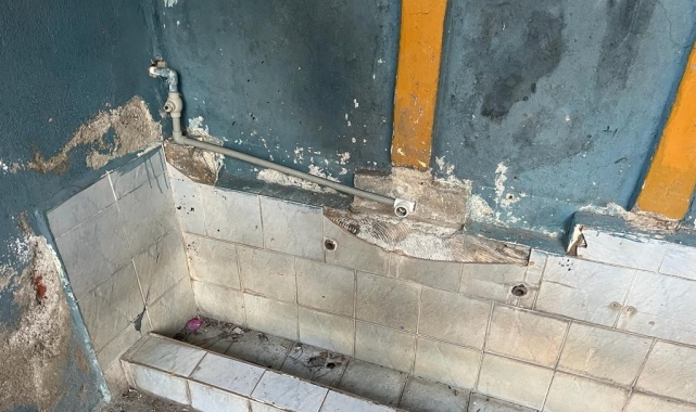 Oynarken muslukları kıran öğrenciler, arkadaşlarını susuz bıraktı