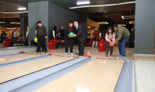 Özel sporcular bowling oynayarak eğlendi