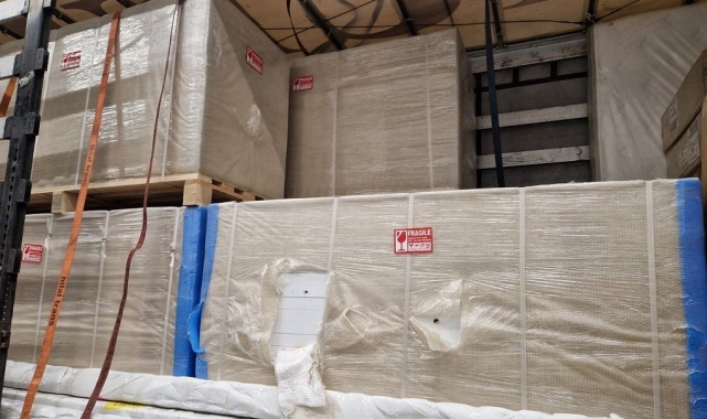 Panel kapılara gizlenen 72 bin 700 kutu sigara yakalandı