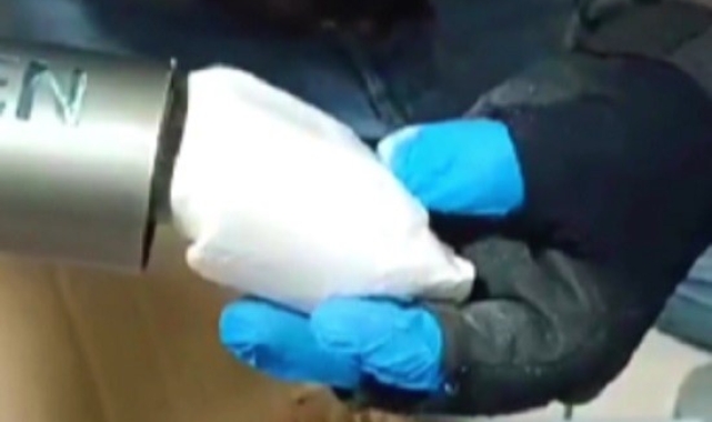 Parfüm şişesine uyuşturucu gizlemişler