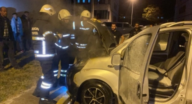 Park halindeki araçta çıkan yangın söndürüldü