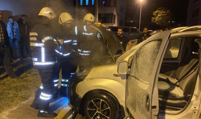 Park halindeki araçta çıkan yangın söndürüldü