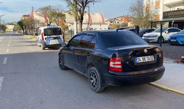 Park halindeki otomobilde silahla vurulmuş halde bulundu