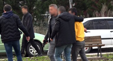 Parkın ortasında eski eşini silahla rehin almıştı, tutuklandı