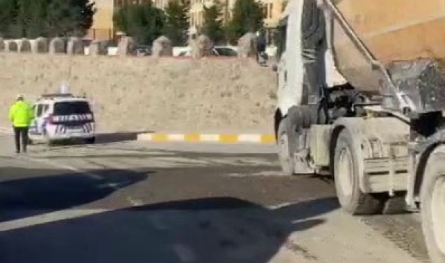 Pendik'te araçların üzerine çimento döken kamyon sürücüsüne 4 bin 559 TL ceza