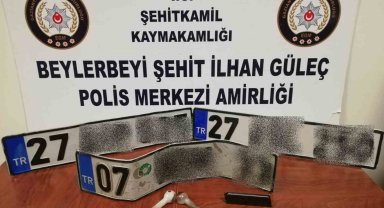 Plaka hırsızları kıskıvrak yakalandı