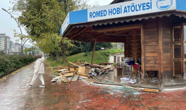 Rize'de otizmli öğrencilerin eğitim gördüğü ahşap hobi atölyesine çarpan araç hasara neden oldu