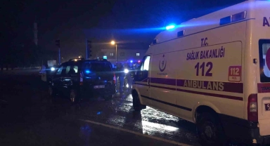 Sakarya'da tır ile hafif ticari araç çarpıştı: 2 yaralı