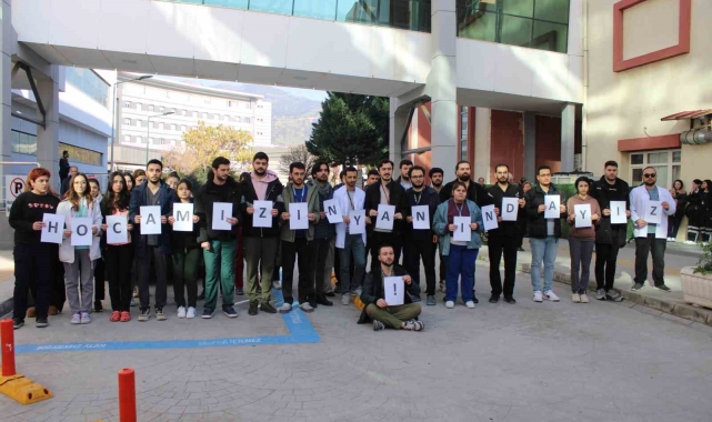 Saldırıya uğrayan doktora, sadece öğrencileri sahip çıktı