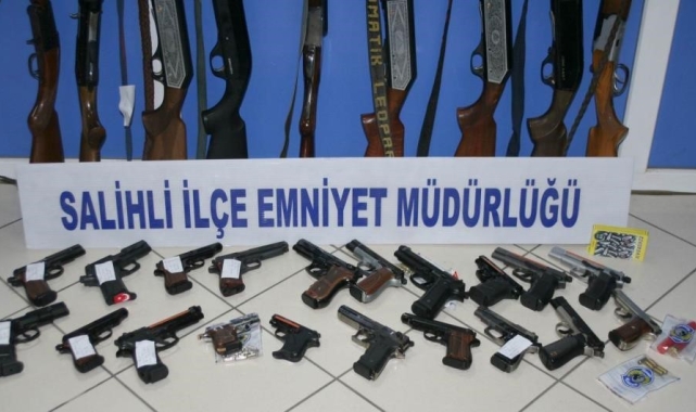 Salihli İlçe Emniyet'ten yılbaşı uyarısı: "Huzura kurşun sıkmayın"