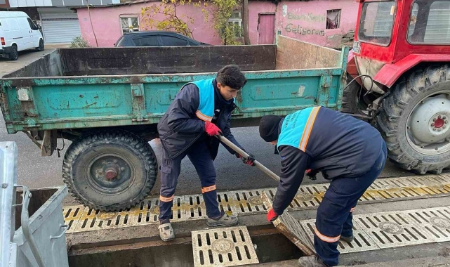 Salihli'de yağmur suyu ızgaraları temizleniyor