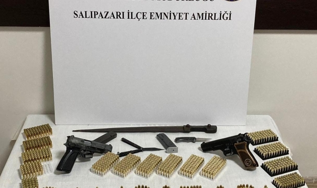 Samsun'da ruhsatsız silah ve fişek ele geçirildi: 2 gözaltı