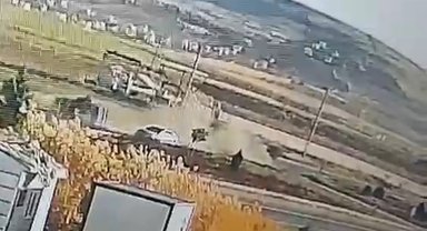 Şanlıurfa'da 2 kişinin yaralandığı kaza anı kamerada