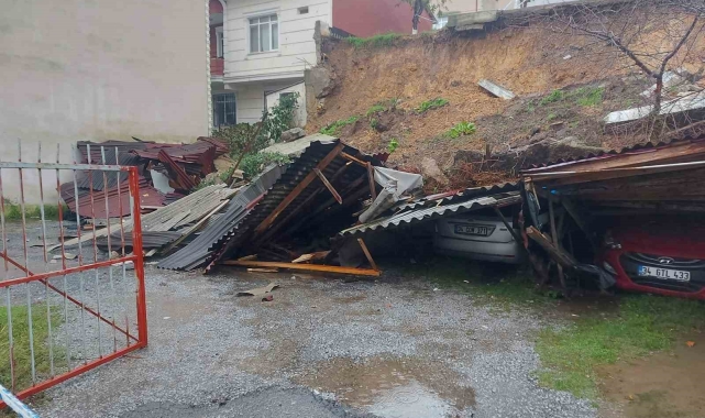 Sarıyer'de istinat duvarı çöktü: 4 araçta hasar oluştu, 1 bina boşaltıldı