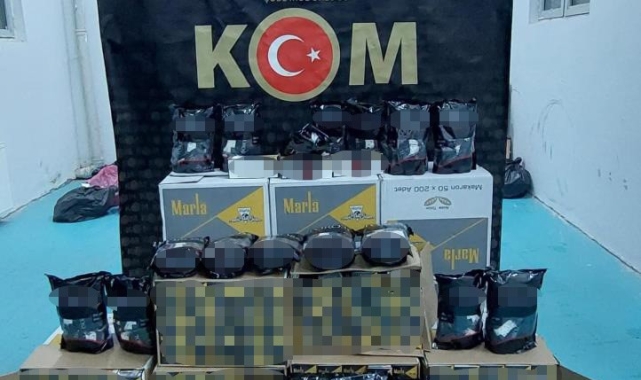 Siirt'te park halindeki bir araçta çok sayıda boş makron ve sigara filtresi ele geçirildi