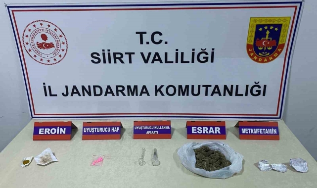 Siirt'te yol kontrolü sırasında uyuşturucu bulundu: 3 gözaltı