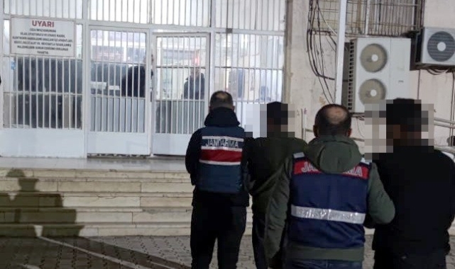 Silahlı terör örgütüne üye olma suçundan aranan 2 kişi jandarma ekipleri tarafından yakalandı