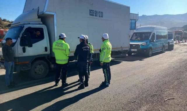 Şırnak'ta trafik ekipleri zorunlu kış lastiği denetimi yaptı