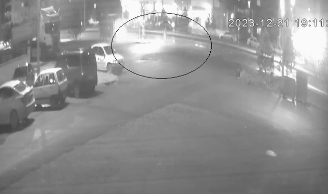 Sivas'ta feci kaza: Otomobilin çarptığı yaya metrelerce havaya fırladı