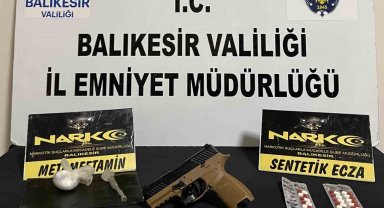 Şüpheli araçtan hem silah hem uyuşturucu ele geçirildi