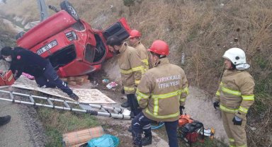 Takla atan otomobil hurdaya döndü: Baba öldü, oğlu ağır yaralandı