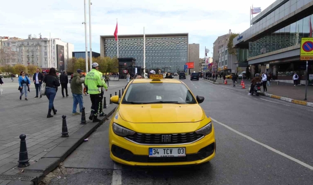 Taksim'de ticari taksi denetiminde şoförlere ceza yağdı