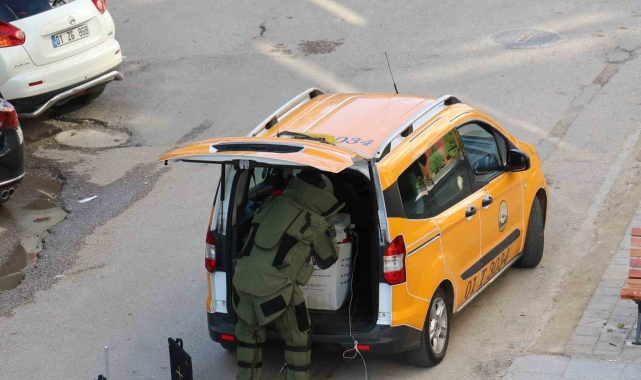 Taksiye binip karton kutusunu almadan kaçan şüpheli, polisi alarma geçirdi