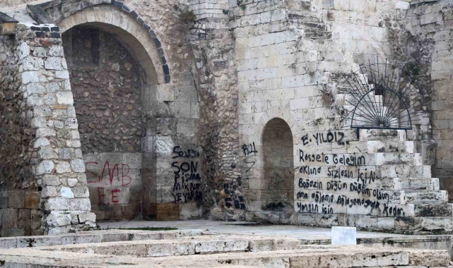 Tarihe yapılan ayıp brandayla kapatıldı