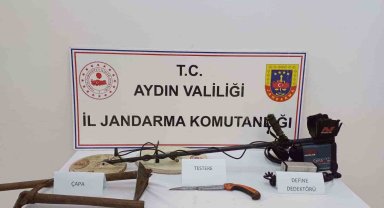 Tarihi eser ararken suçüstü yakalandı