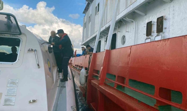 Ticari gemide rahatsızlanan vatandaş için tıbbi tahliye
